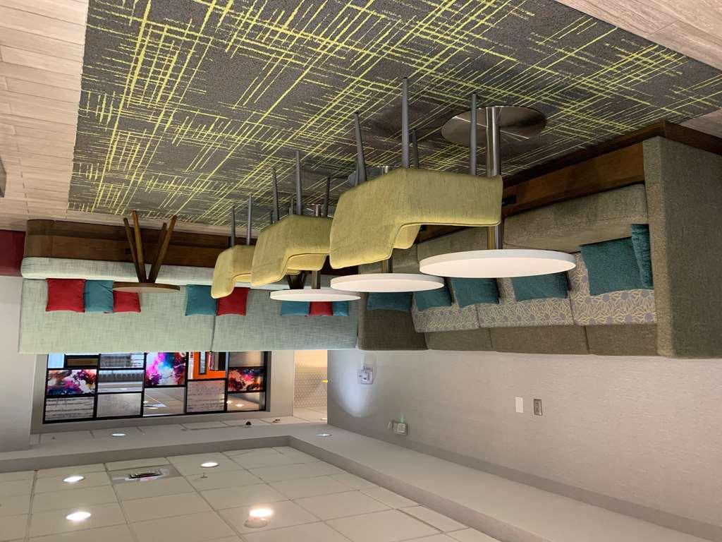 Hampton Inn Cumming Interior photo